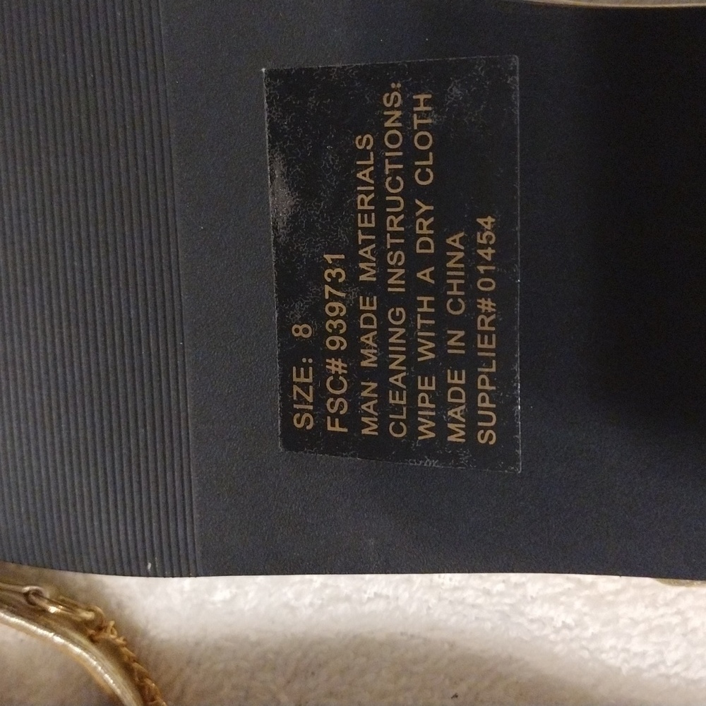 Vintage Women's, handbag and matching toe sandal in gold. - Picture 5 of 9